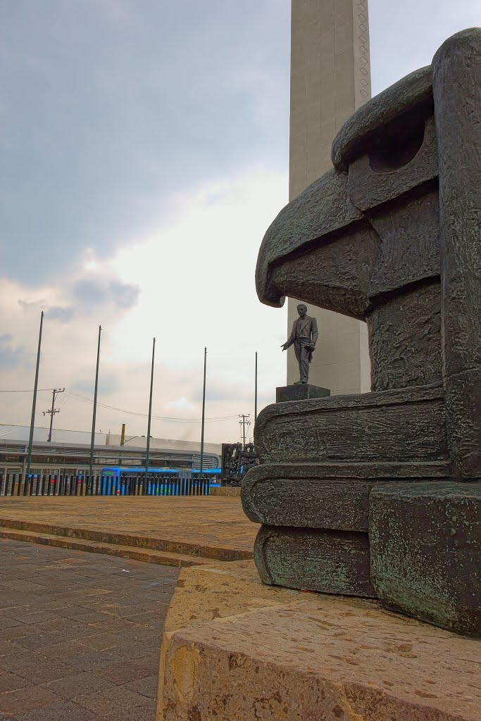 Cabeza de águila de la República by David  Linares Barocio