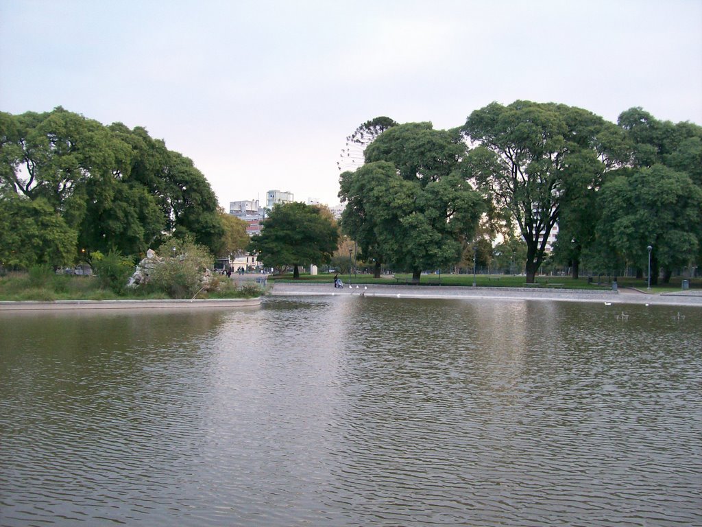 Lago del Parque Centenario by Ariel Sebastián Becker