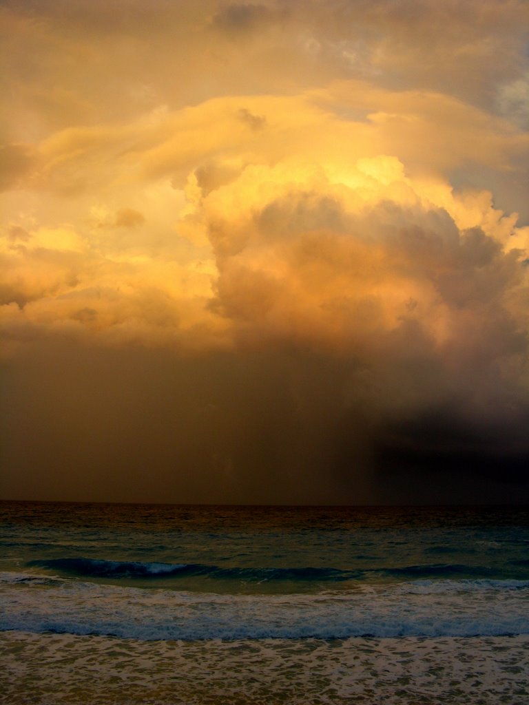 Thunderstorm in Cancun by dalxo