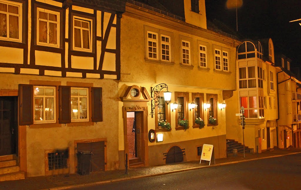 Aschaffenburg Weinstube "Zum Windfang" am Abend by Contessa