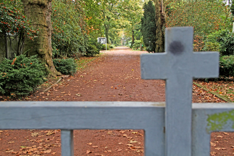 Friedhofstor Frillendorf by Natur- und Umweltfotografie, G. Czepluch