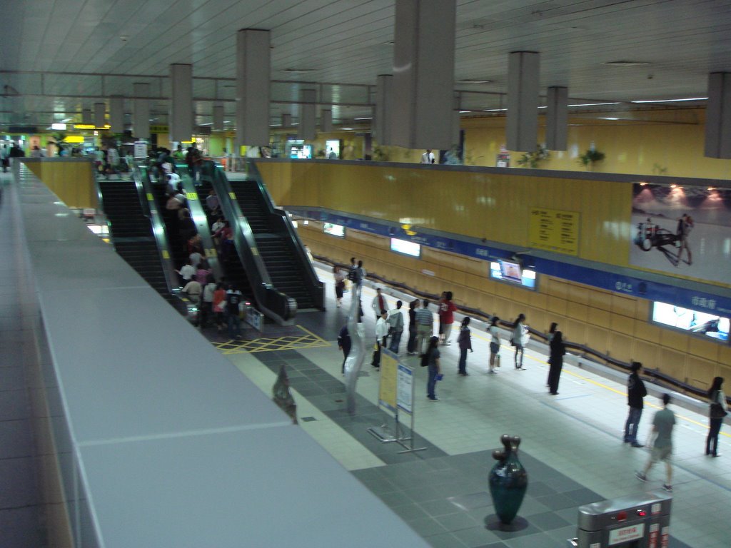 MRT Taipei City Hall Station by HsuanRT