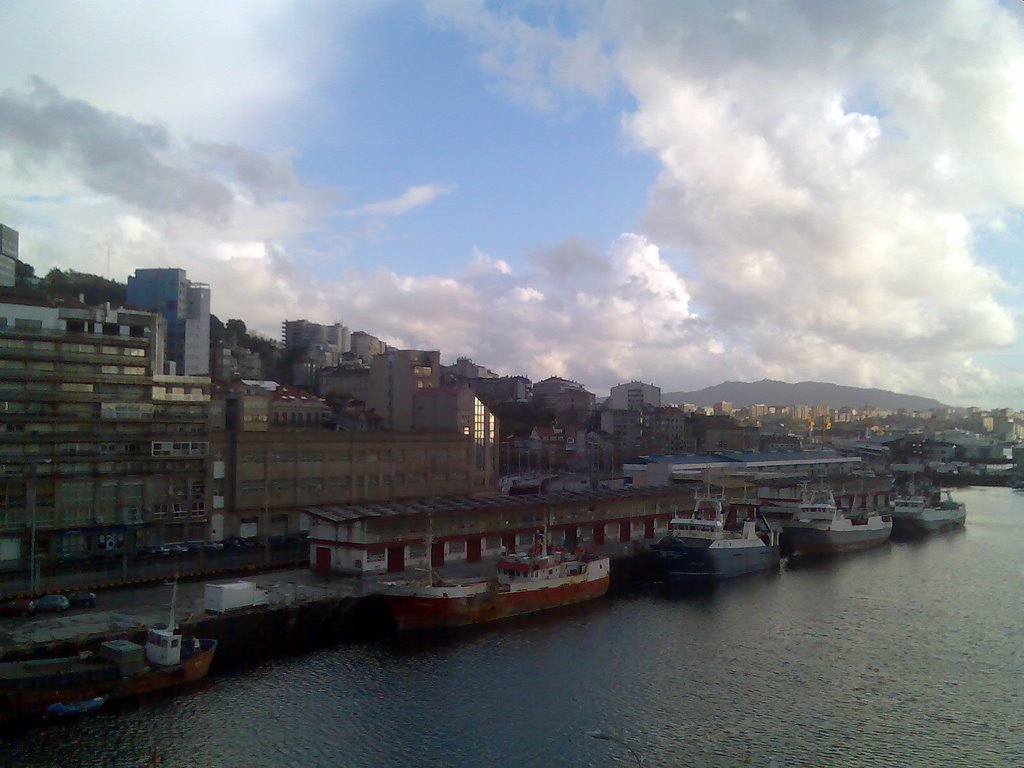 Puerto de vigo desde a laxe by Alvaro Romero Novas