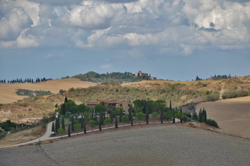 Campagne toscane (Italie) by Naru Kenji