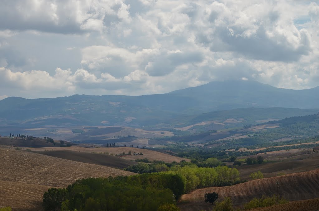 Campagne toscane (Italie) by Naru Kenji