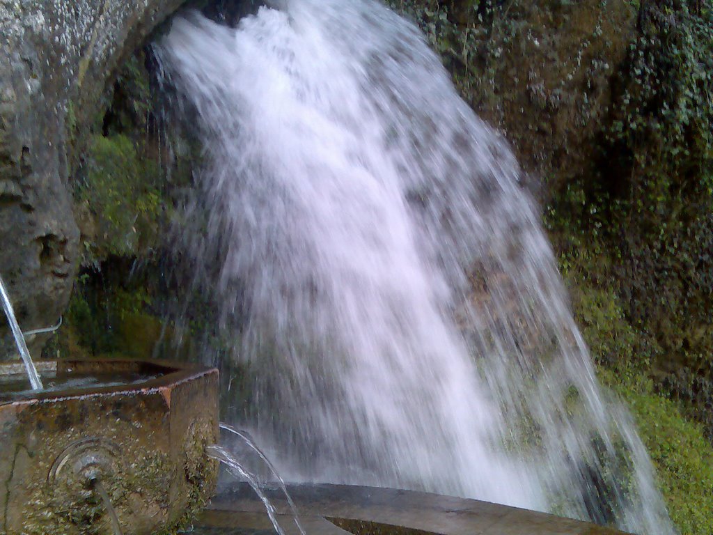 Fuente de la gruta by Alvaro Romero Novas