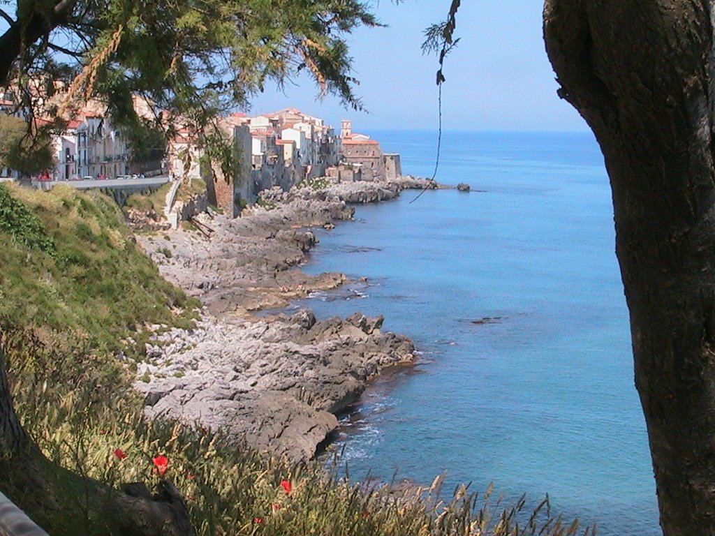 Cefalù - Scorcio caratteristico by Salvatore Fusto