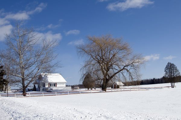 Farm House in Winter by dmacbeth