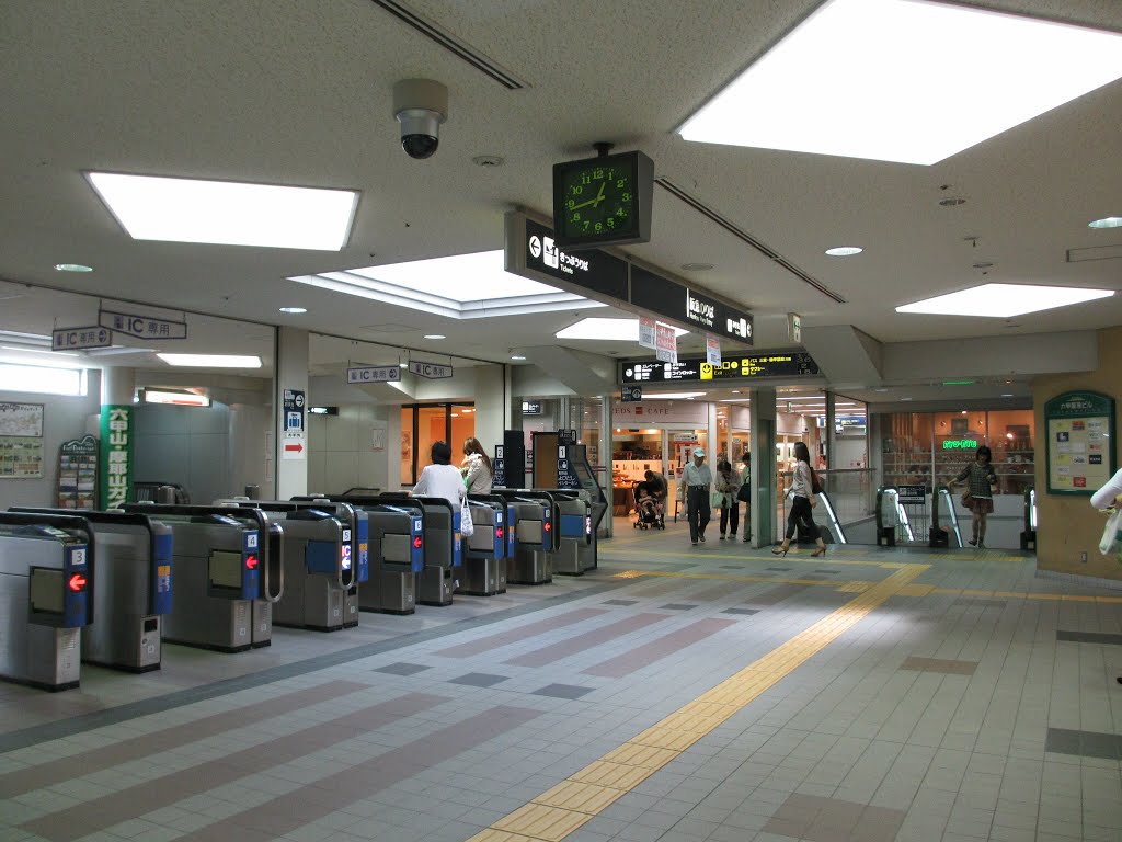 Hankyu Rokko Station ticket gate by DVMG