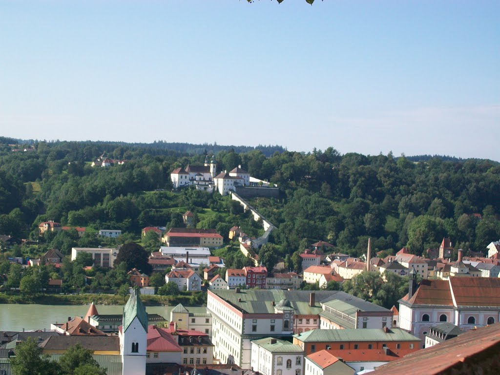 Blick von der Veste Oberhaus auf Maria Hilf 2009 by Groegoeder