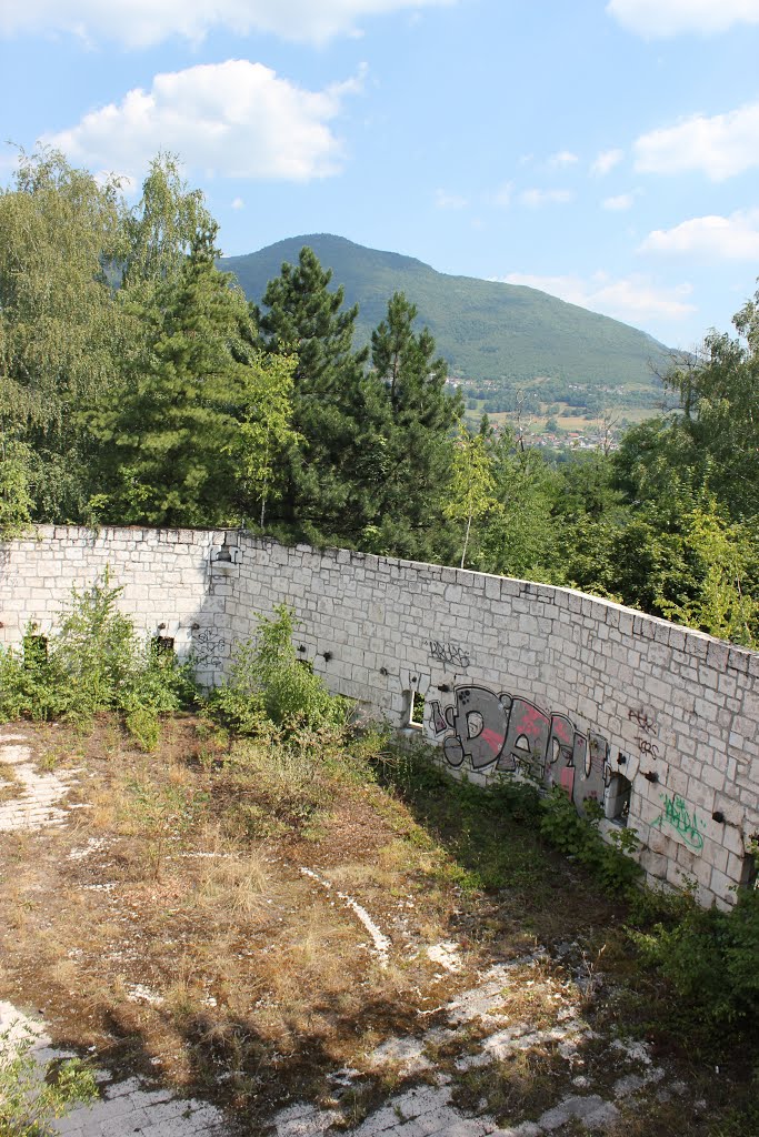 Alte österreichische Festung auf Vraca by Julian Nyča