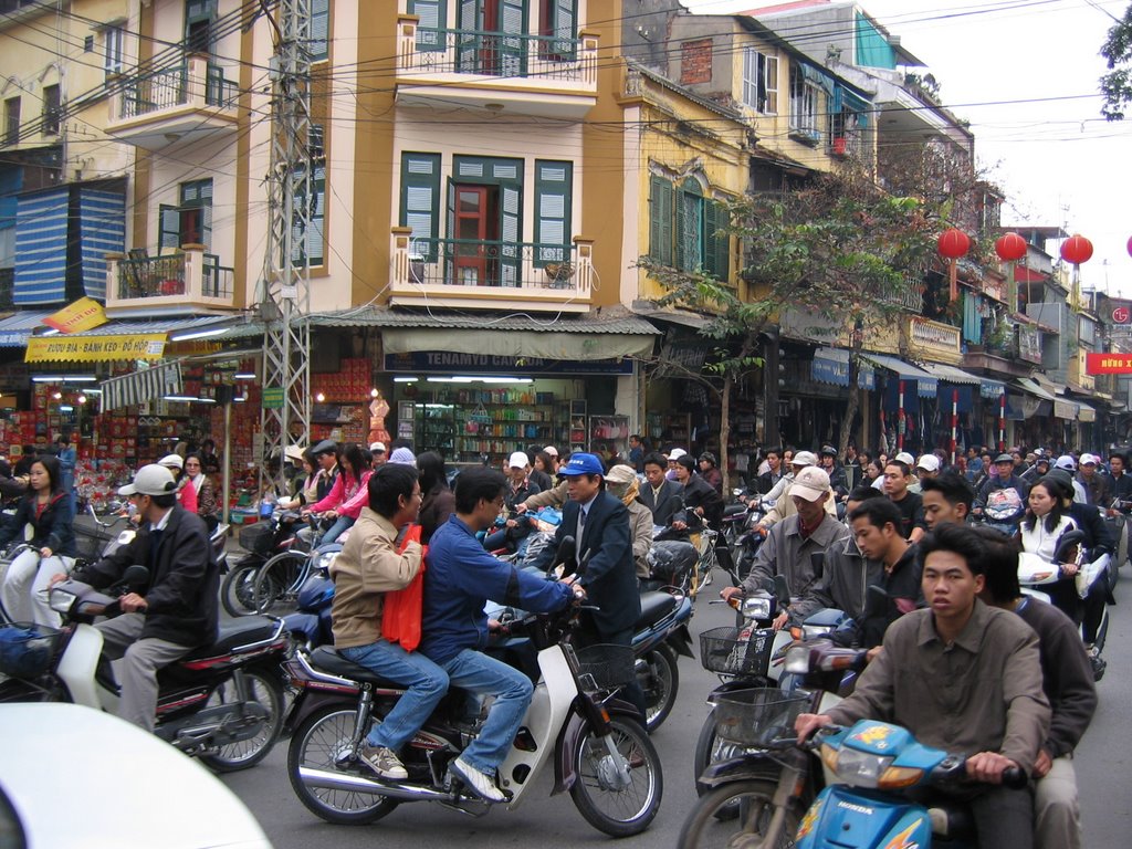 Rushhour traffic, Hanoi by Cjewiss