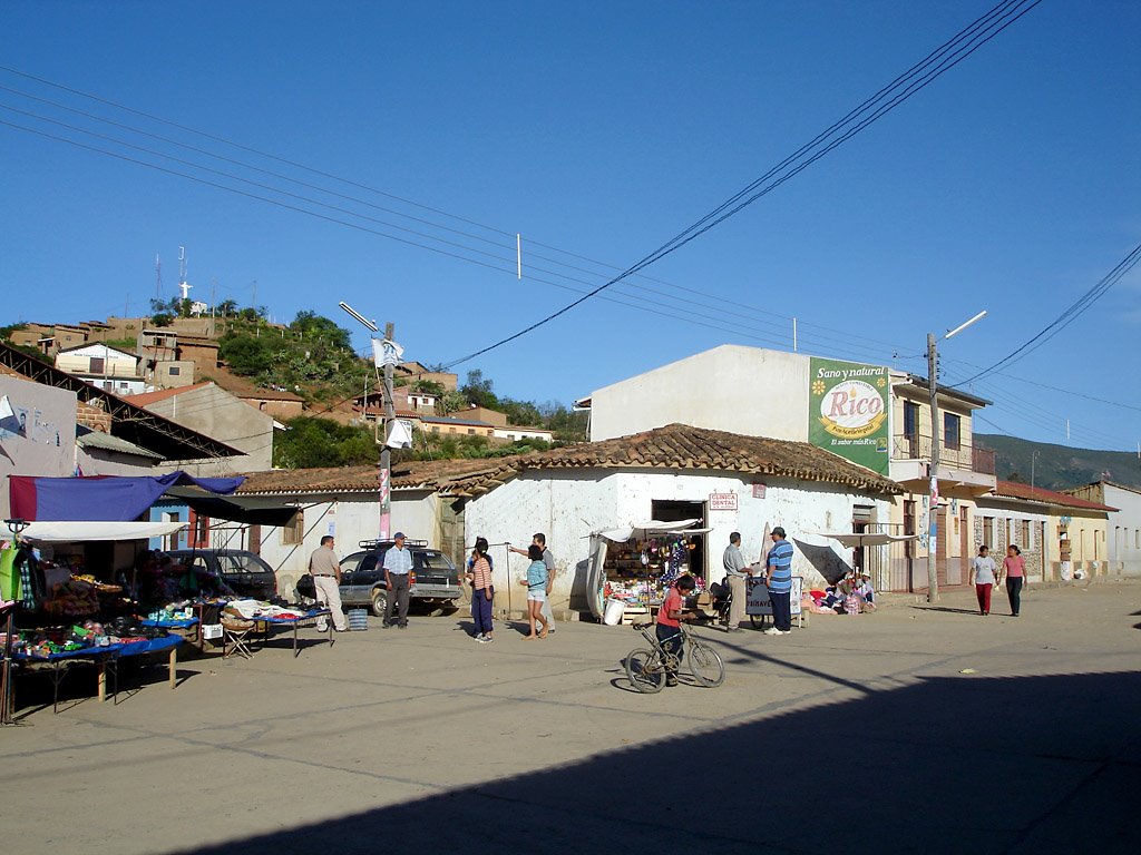 Rua principal de Comarapa, Bolívia by Iberê Thenório