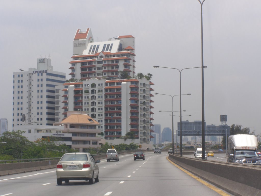 View Bangkok by Chamrat Charoenkhet