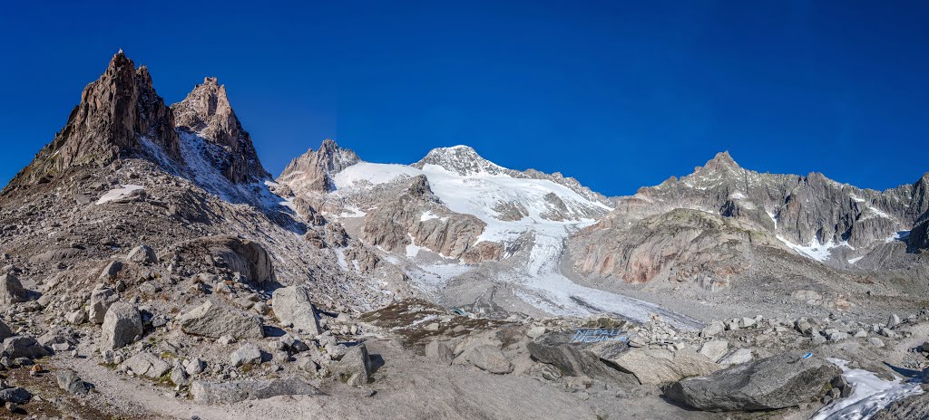 Nepali Highway: Blick auf Tiefengletscher und Galenstock by Iwan Schrackmann