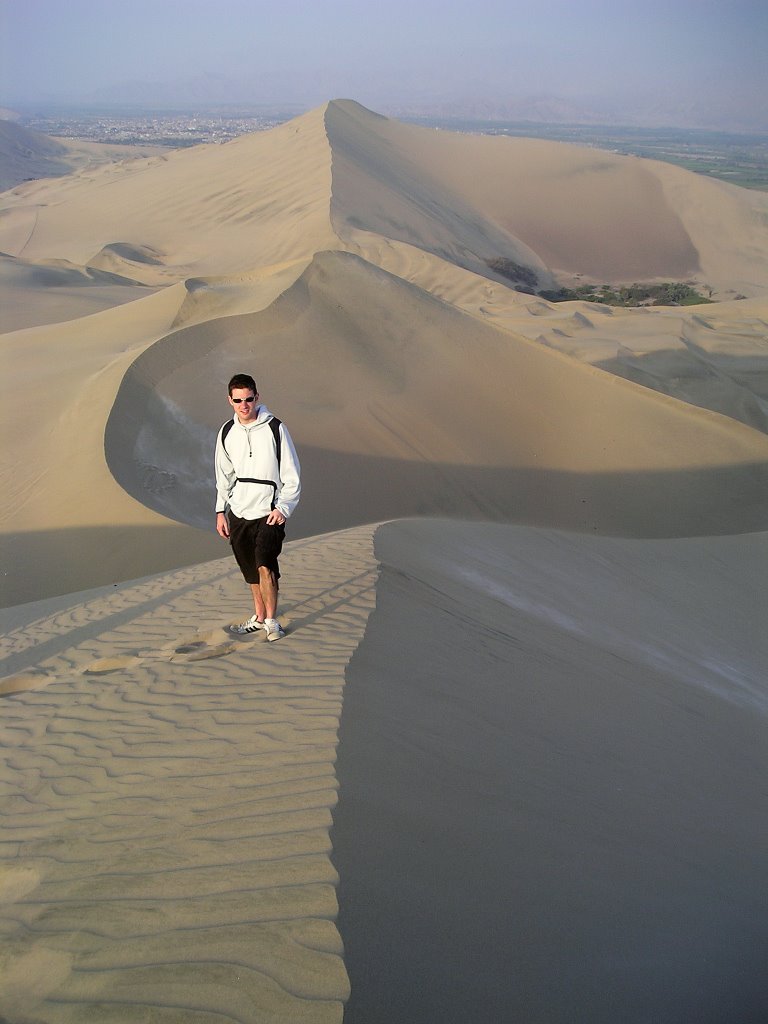 Sand dunes, Huachachina by stephenlavery