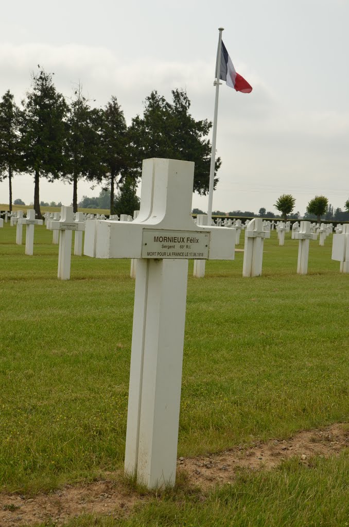 Nécropole militaire de la 1ère guerre mondiale - Méry la Bataille (Oise) by Naru Kenji