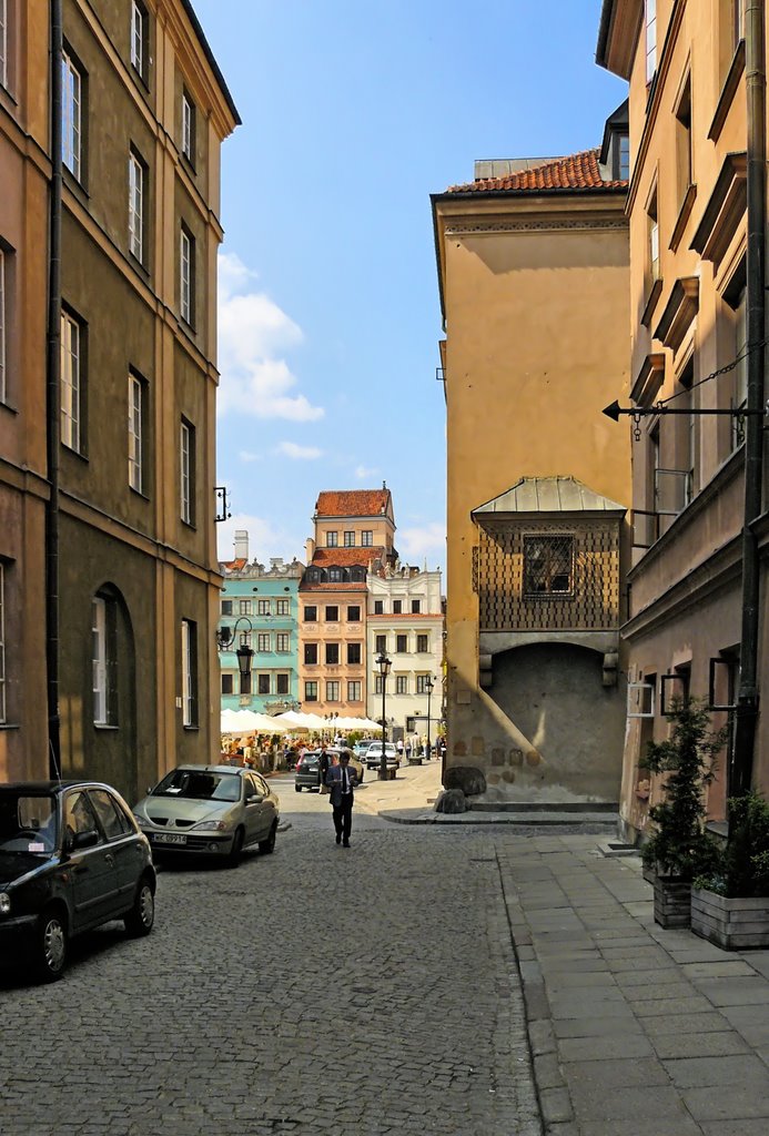 Warszawa - starówka-w głębi Rynek Starego MIasta by Janusz Todorski