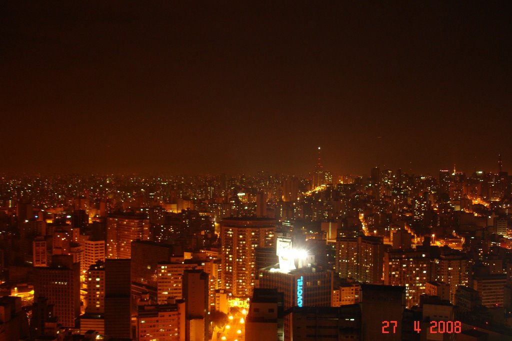 Alto do Edifício Itália - Vista pra Av. São Luis by Ricardo D. Mathias