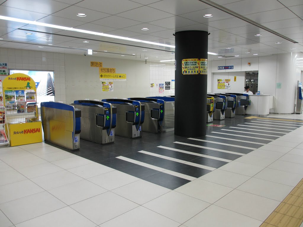 Hanshin Dome-mae Station ticket gate by DVMG