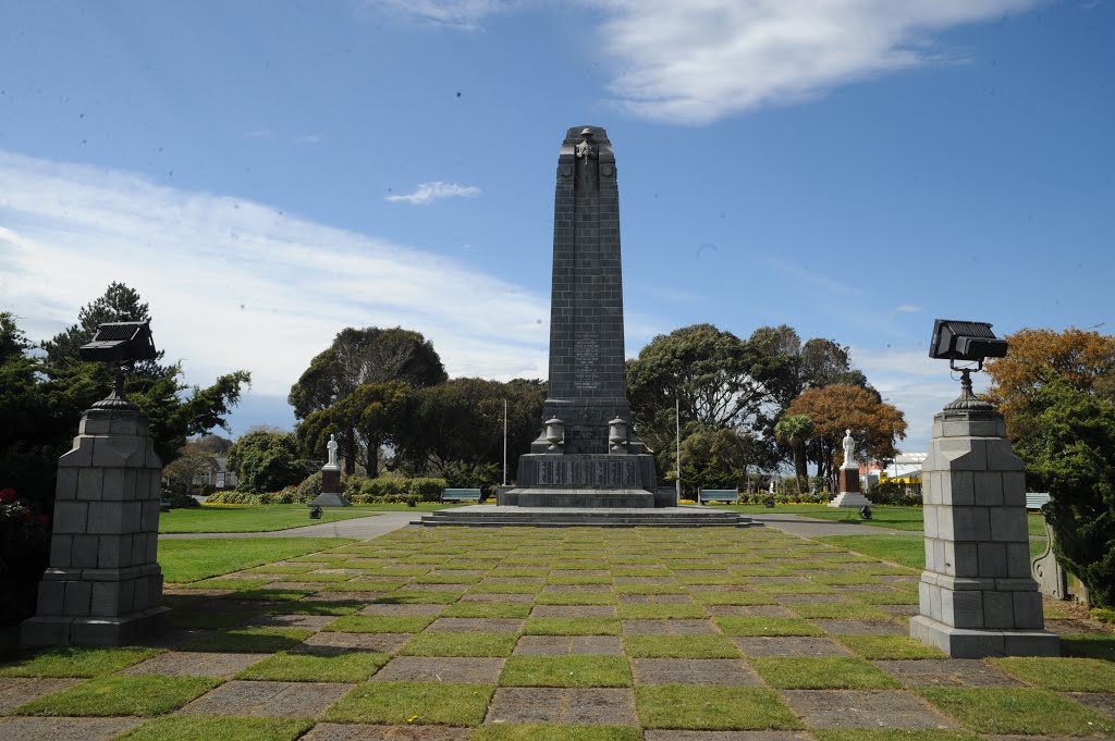 Monument aux morts Invercargill by Dominique Salé