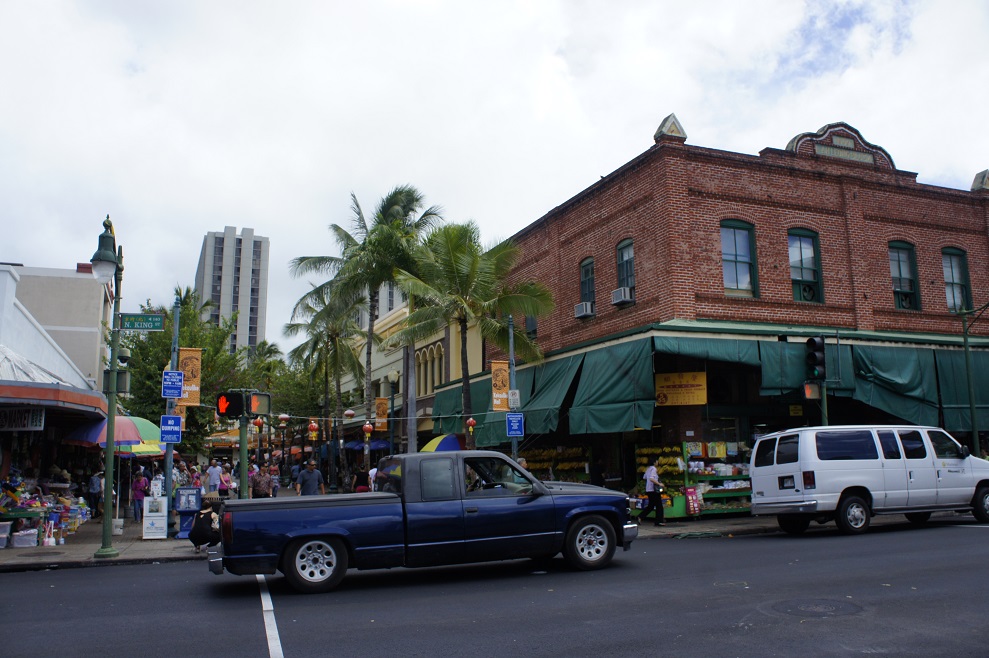 Chinatown - Honolulu by Paul HART