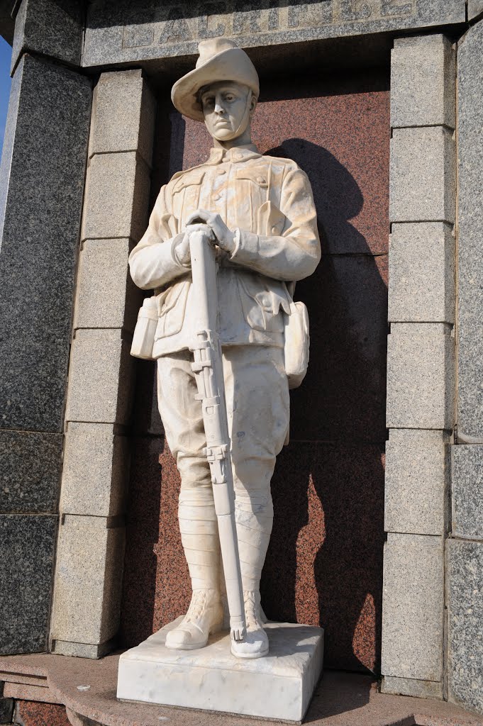 Monument aux morts Warnambool by Dominique Salé