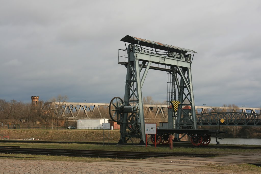 Magdeburger Hafen Februar 2011 - Historische Technik by bergameise