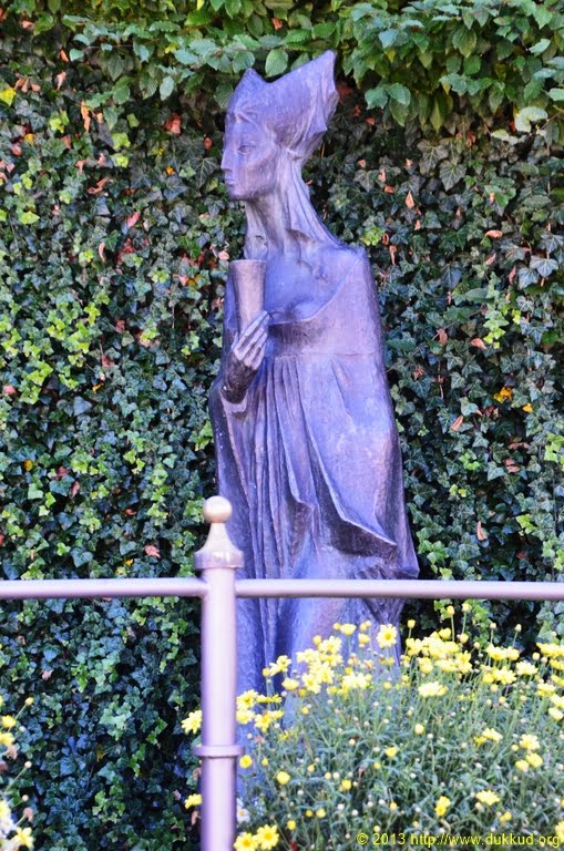 Tirol - Fieberbrunnen mit Denkmal für Margarete von Tirol (Margarete Maultasch) aus dem Jahre 1971 von Josef Bachlechner d.J._02 by dukra