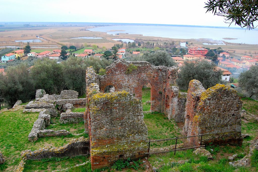 MASSACIUCCOLI, Massarosa (LU), la Villa romana dei Venulei, il frigidarium by Andrea Macherelli Bianchini