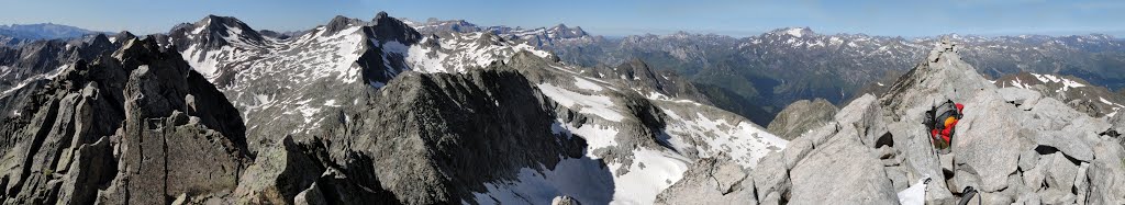 Panoràmica des del Néouvielle amb el Pic Long, Mont Perdut i Vignemale by Josep Pallarès