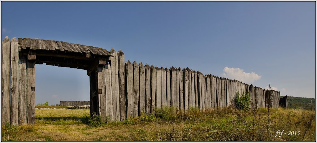 Obranné hradby Kostolca by TONY FODORA