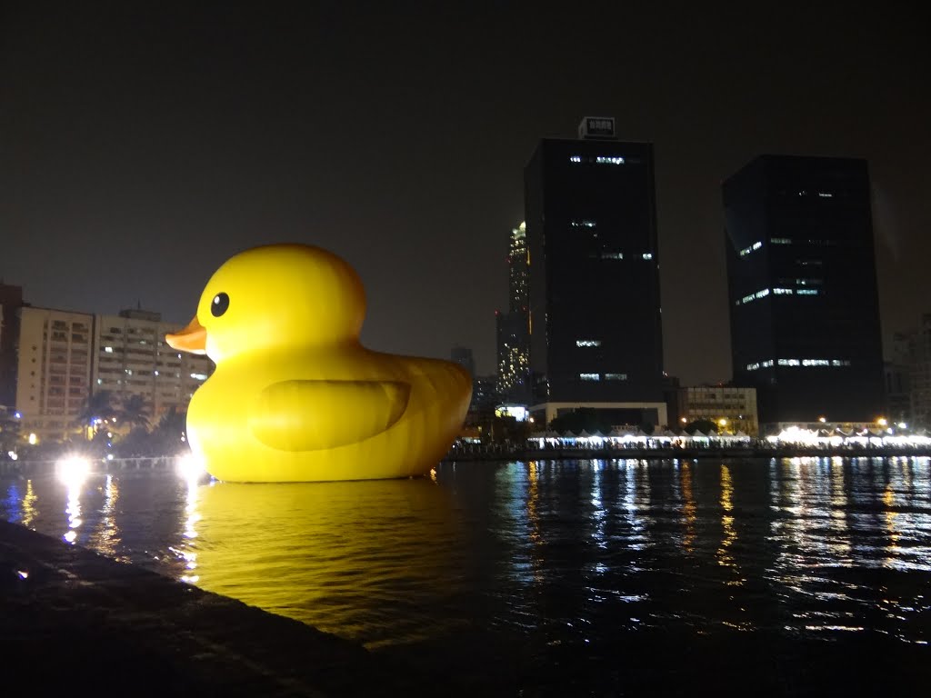 光榮碼頭黃色小鴨 Rubber Duck at Glory Pier, Kaohsiung by Blair Yu