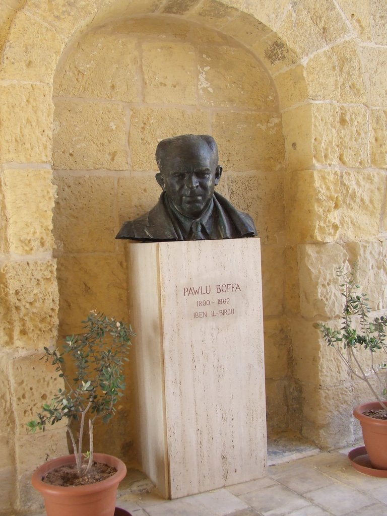 Sir Paul Boffa Monument by Adrian Vella