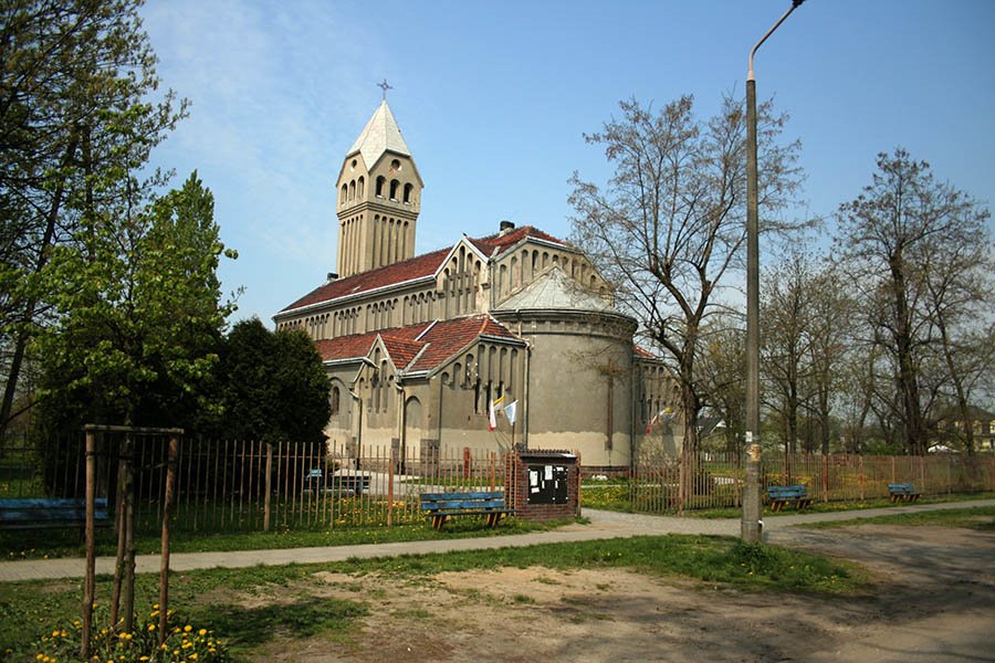 Church in Ksieze Male by psboy.pl