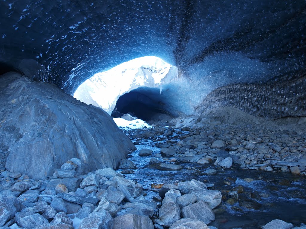 Glacier de Lötch, un pont de glace. by duchmurz