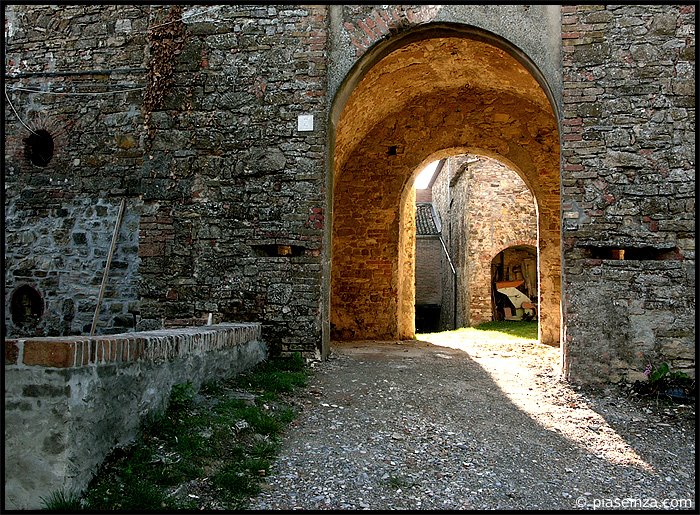 Castello di Monticello by frank.piaseinza