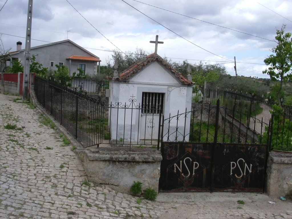 FRADIZELA - Fradizela - CAPELA Nª Sª DA PIEDADE by LUÍS A. D. LIBERAL