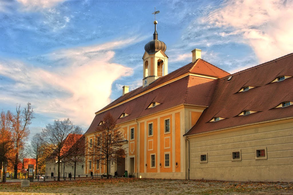 Vor dem Schloss im Herbst by muellerfldmaus