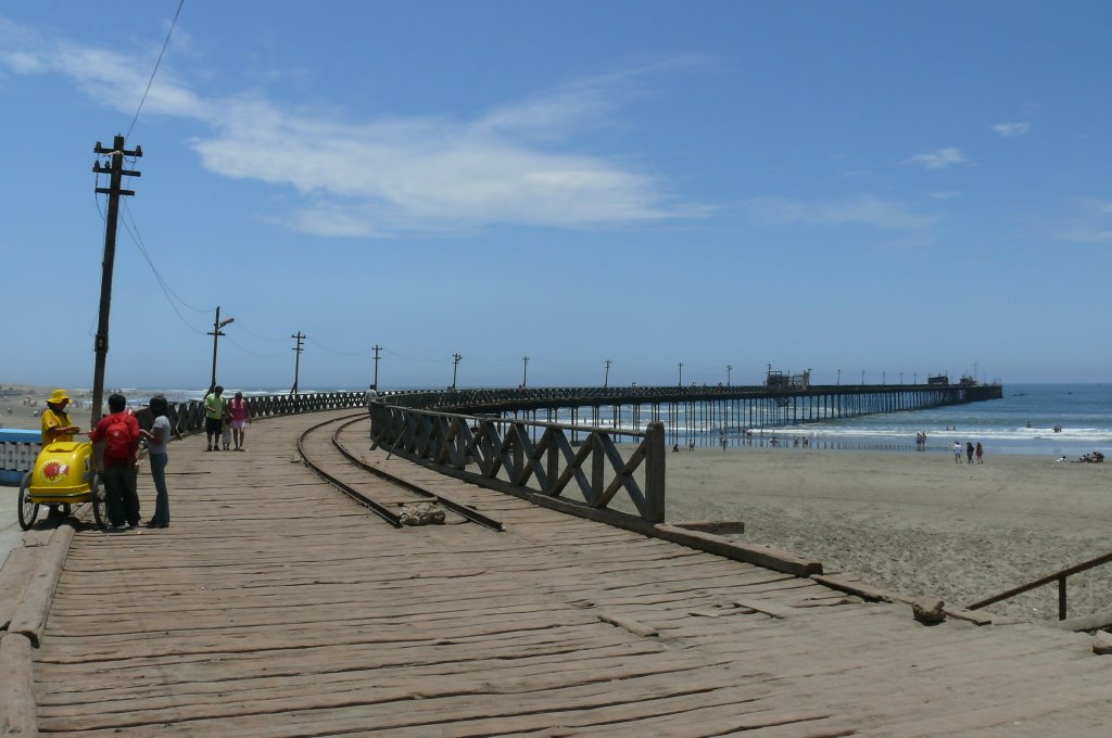 Muelle de Pimentel, Perú by Mauricio Rodríguez C…