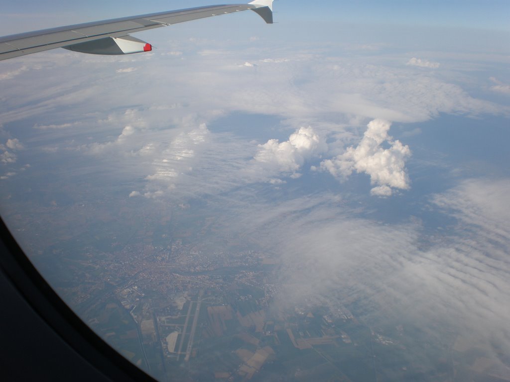 Pisa dall'alto-airbus a320 by carmine1979