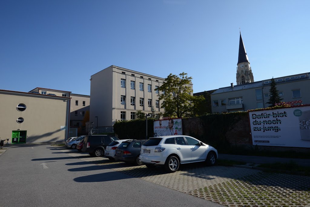 Korneuburg, Laaer Straße, Sporthalle by Manuela Gößnitzer