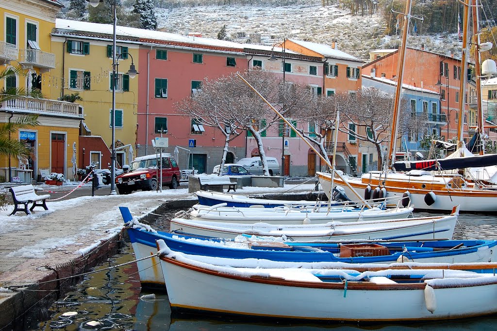 LE GRAZIE, Portovenere (SP), via Libertà, neve sul mare (19/12/2009) by Andrea Macherelli Bianchini