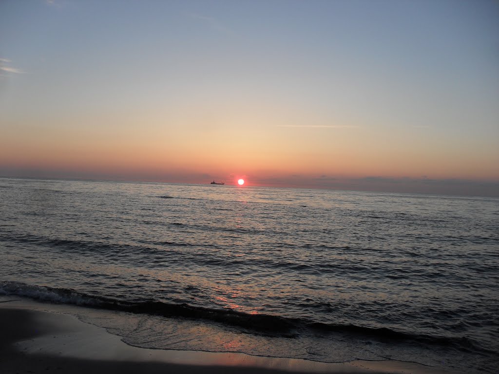 Sonnenuntergang an der polnischen Ostsee bei Kolobrzeg; Sunset on the Polish Baltic Sea at Kolobrzeg; by Günter Mosler