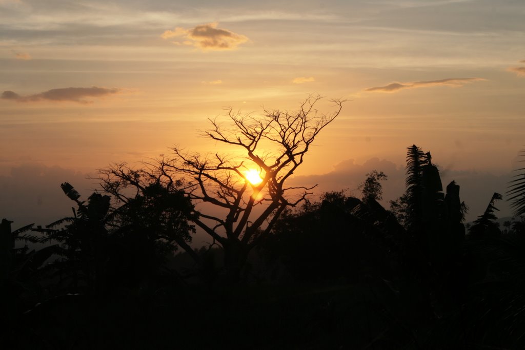 Sunset behind. Divino Rostro, Buhi, Camarines Sur. by manacs