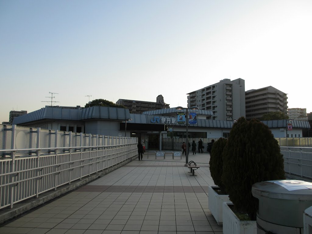 JR Itami Station by DVMG