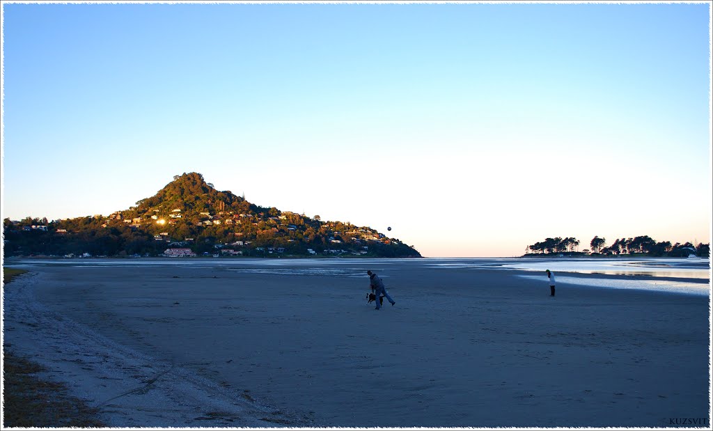 Low tide in Tairua, Coromandel by Lana Kuznetsova