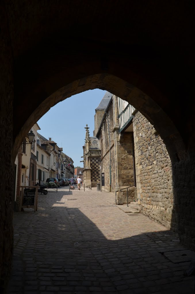 Porte de Nevers - Ville Haute - St Valéry sur Somme (Somme) by Naru Kenji