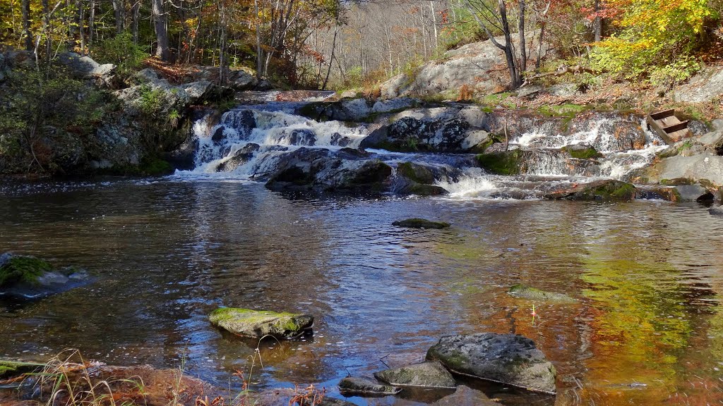 Pleasant River cascades, Windham Maine by Taoab