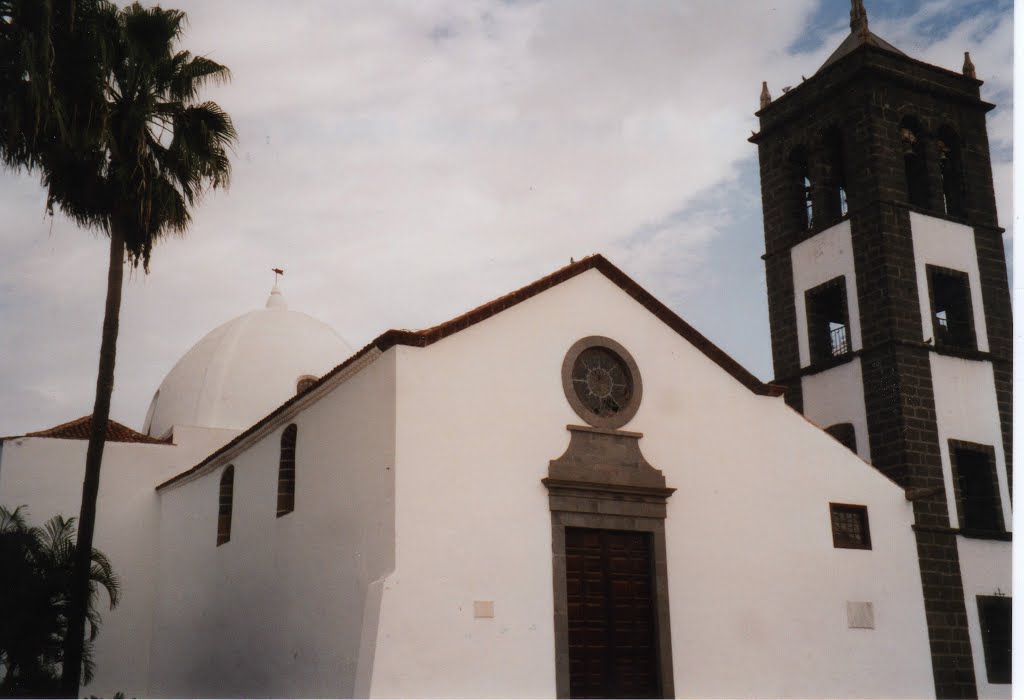 Kirche in El Sauzal (2001) by Moehris